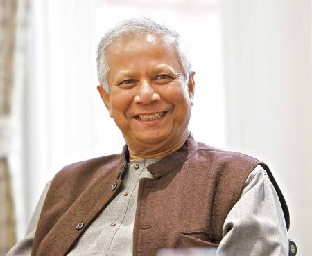 मोहम्मद यूनुस बांग्लादेश में बेकाबू हालात छोड़ विदेश दौरे पर निकले, इधर हरकत में आई खालिदा की पार्टी
