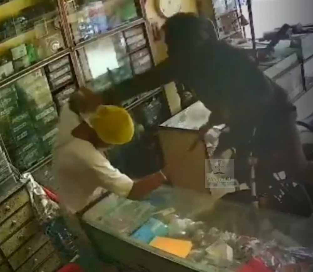 पिता पर आरोपी युवक ने किया चाकू से हमला 1 1 610