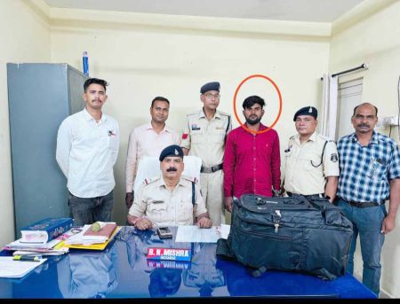 जीआरपी ने 2 लाख के गांजे आरोप को किया गिरफ्तार