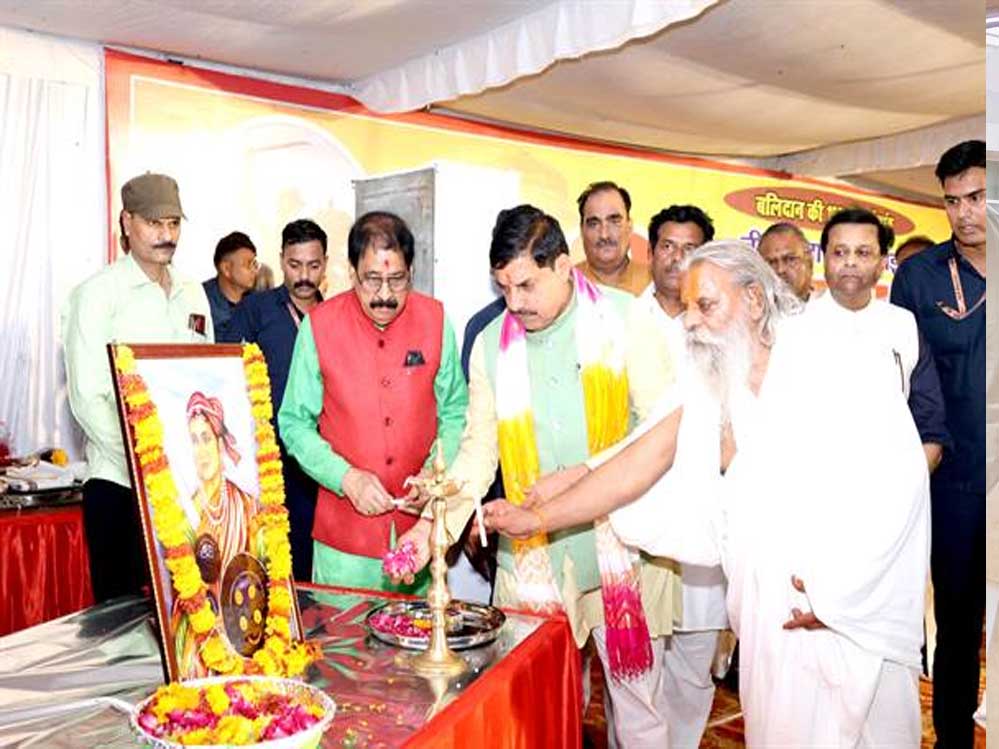 मुख्यमंत्री डॉ. यादव ने महानाट्य के लिये पाँच लाख रूपए देने की घोषणा 1 19A 4