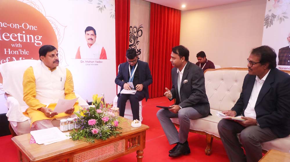 मुख्यमंत्री डॉ. यादव की स्पिरिचुअल और वेलनेस समिट में वेलनेस क्षेत्र के निवेशकों से वन-टू-वन चर्चा 1 5A151