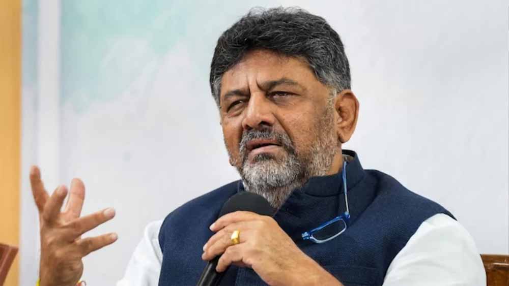 कांग्रेस सरकार के भीतर एक नेतृत्व परिवर्तन की अटकलें ज़ोर पकड़ रही हैं, डीके शिवकुमार बन सकते हैं नए मुख्यमंत्री 1 dk1