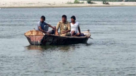 यूपी में गर्मी से राहत पाने के लिए नदी में नहा रहे चार दोस्त डूबे, 2 किशोरों का शव बराम