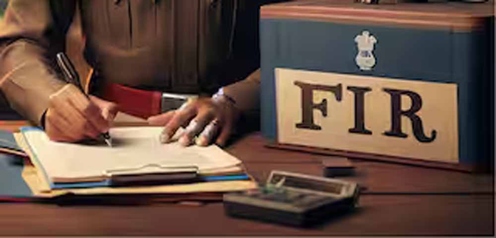 इटावा के कथावाचकों पर फर्जीवाड़े का आरोप, जाति छिपाने और नकली आधार कार्ड पर केस दर्ज 1 fir2