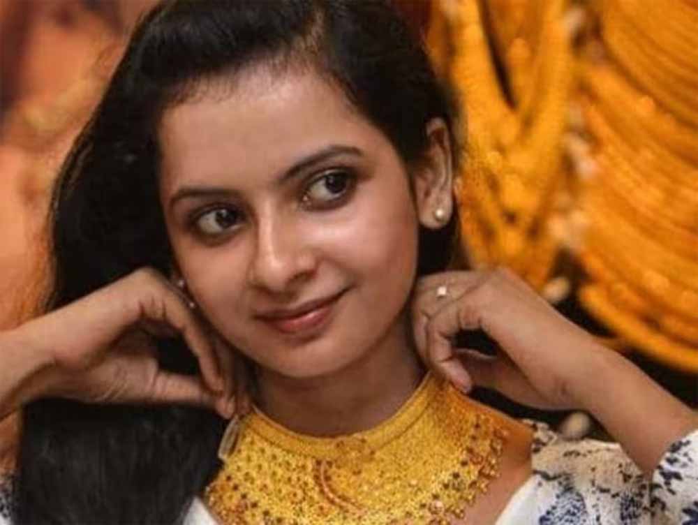 आज सोने-चांदी के भाव में हुई गिरावट, जाने आज के भाव 1 gold 3