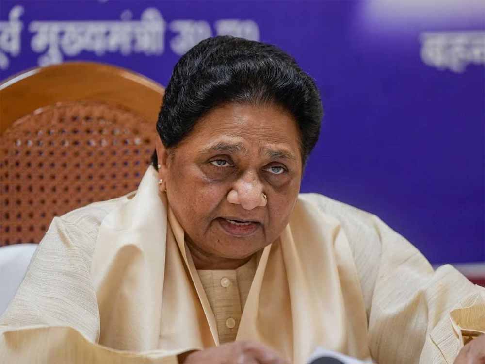 तबादलों में भ्रष्टाचार के मामलों की विजिलेंस और एसआईटी बनाकर जांच की जानी चाहिए: मायावती 1 maya1 1