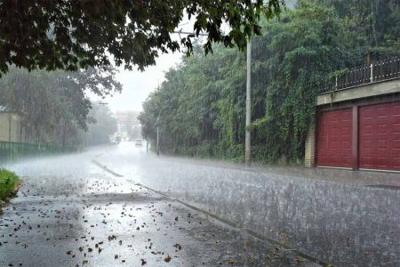 उत्तर भारत में भीषण गर्मी से राहत मिलने लगी है, अगले तीन दिनों में पूर्वी उत्तर प्रदेश में मॉनसून की एंट्री हो जाएगी