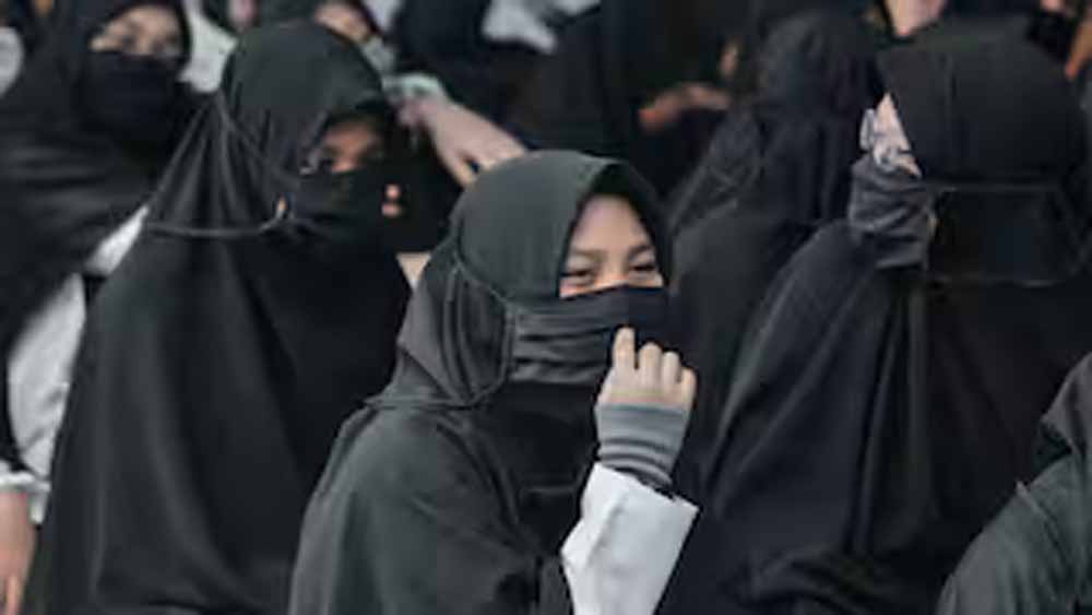 पति की मंजूरी के बिना भी ले सकेंगी 'खुला', हाईकोर्ट का ऐतिहासिक निर्णय 1 muslim1