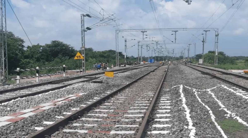 इंदौर शहर का डेड एंड खत्म करने के लिए इंदौर-दाहोद रेल लाइन का काम तेजी से चल रहा