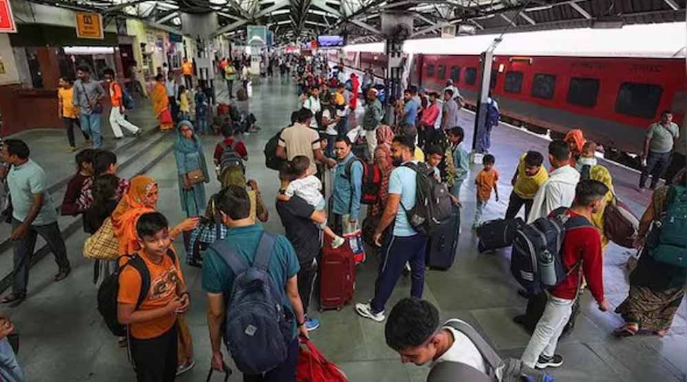 ट्रेन का सफर का सफर अब हुआ महंगा, रेल किराया बढ़ाने की तैयारी; जानें टिकट में होगा कितना इजाफा? 1 rail train A 69 1