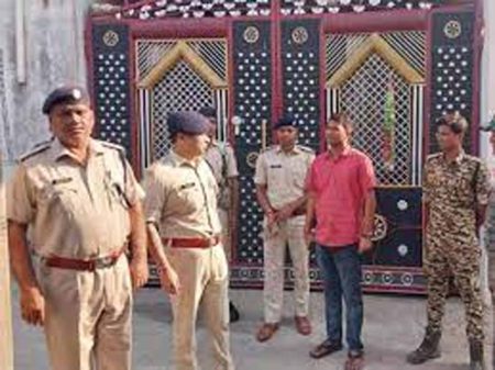 घर लौट रहे युवक की बेरहमी से हत्या! सीने और सिर में मारी ताबड़तोड़ गोली, पुलिस ने शव को पोस्टमार्टम के लिए भेजा