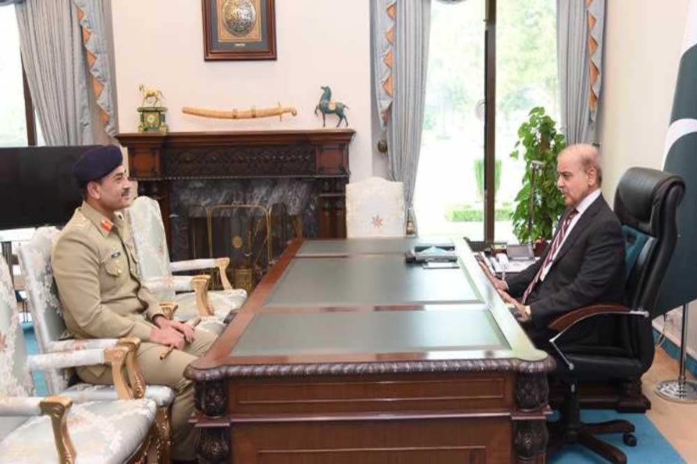 पाकिस्तान में सत्ता समीकरण बदलेंगे? जनरल मुनीर की शहबाज से मुलाकात पर सियासी हलचल 1 16A 126