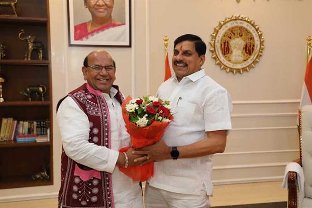 मुख्यमंत्री डॉ. यादव से मिले अनुसूचित जनजाति आयोग के राष्ट्रीय अध्यक्ष आर्य दोषी अधिकारियों के विरूद्ध होगी कार्यवाही 1 1A 1 1