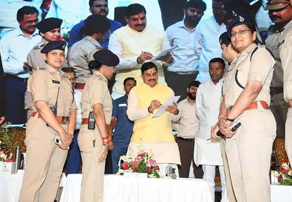 समाज को नशा और अपराध मुक्त बनाने के लिए प्रदेश पुलिस चला रही है जागरुकता अभियान-मुख्यमंत्री डॉ. यादव 1 25A 8 1