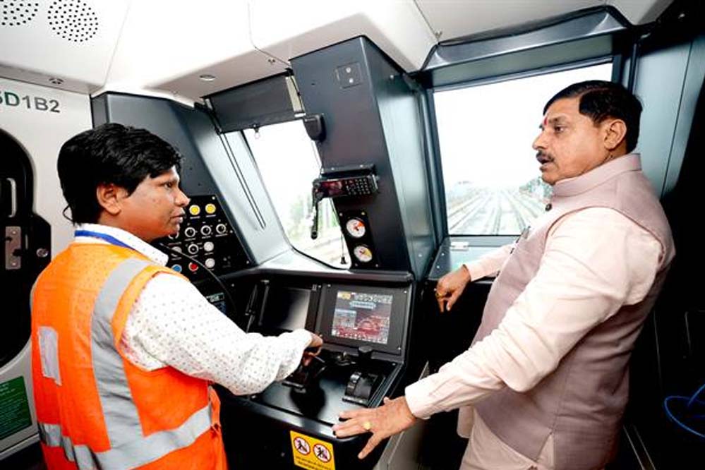 मेट्रो ट्रेन में यात्रियों के लिए होंगी सभी आधुनिक सुविधाएं: मुख्यमंत्री डॉ. यादव 1 28A 2