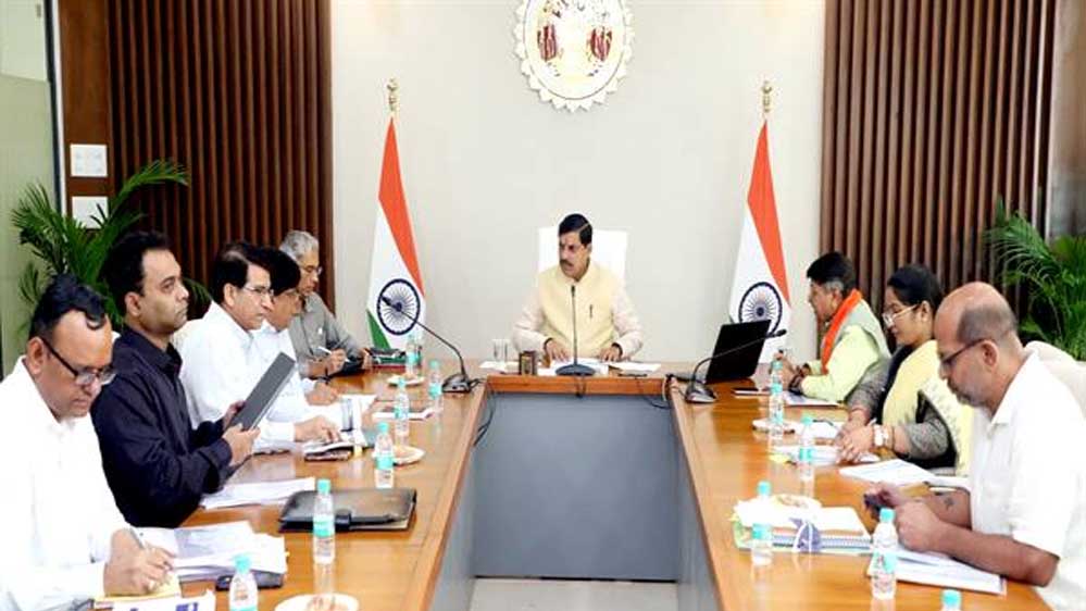 सामाजिक और आर्थिक परिस्थितियों के दृष्टिगत किफायती और सुविधाजनक आवास सुविधा विकसित हो: मुख्यमंत्री डॉ. यादव 1 3A 126