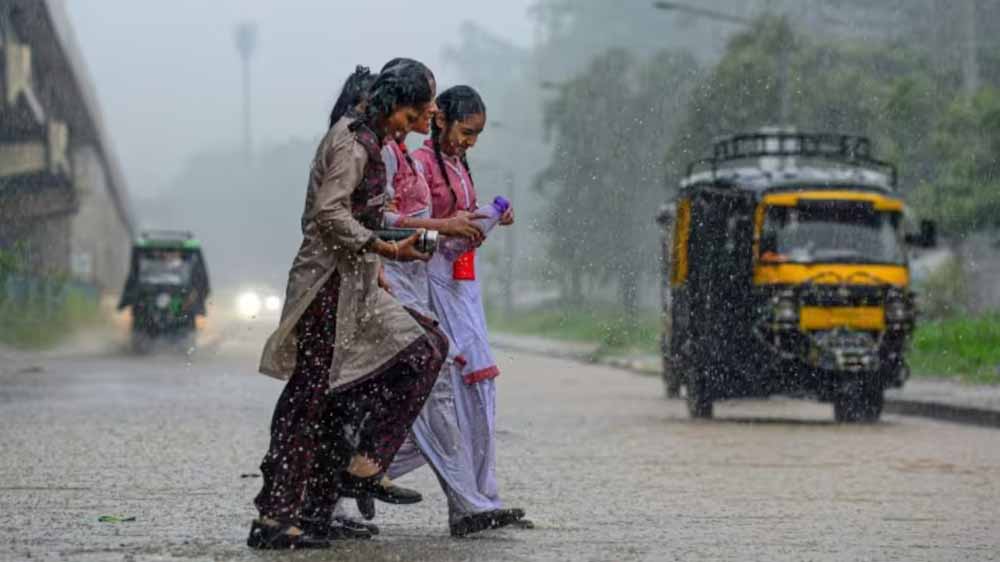 तेज बारिश से भीगा राजस्थान, गरज-चमक के साथ मौसम विभाग ने जारी किया येलो अलर्ट 1 barish1 4