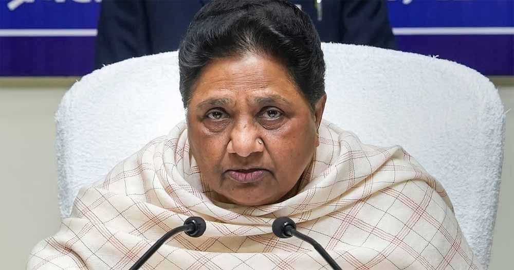 मायावती ने प्राथमिक विद्यालयों को विलय करने के कदम की आलोचना की 1 maya