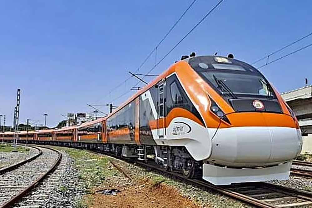 भोपाल-लखनऊ के बीच अक्टूबर से दौड़ेगी वंदे भारत एक्सप्रेस, यात्रियों को मिलेगी बड़ी राहत 1 vande bharat train 35 4