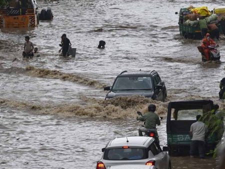 मूसलाधार बारिश से जनजीवन प्रभावित, स्कूलों में छुट्टी, हाईवे भी बंद