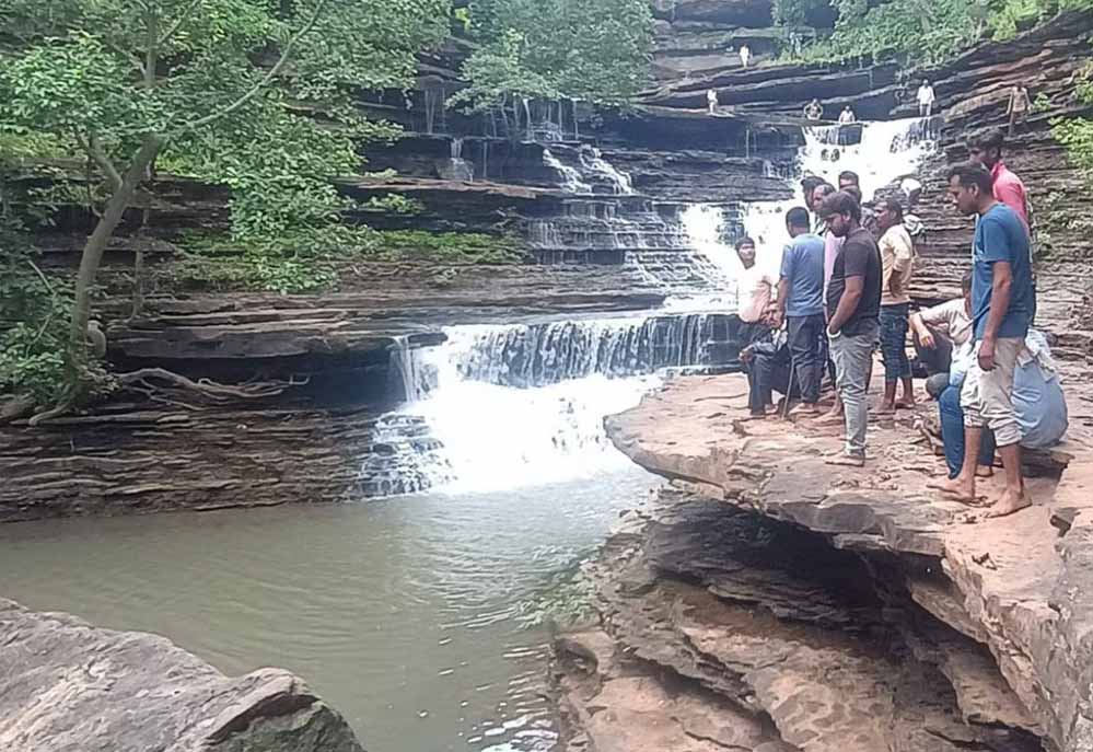 पिकनिक के दौरान हादसा, सतना के राजा बाबा वॉटरफॉल में डूबे दो युवा 1 23A 154