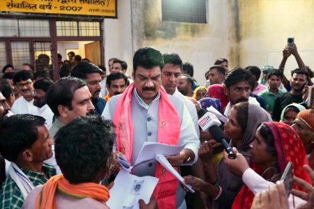 बाढ़ प्रभावितों से मिलने गुना पहुंचे खाद्य मंत्री, प्रभावित इलाके के नागरिकों से की मुलाकात