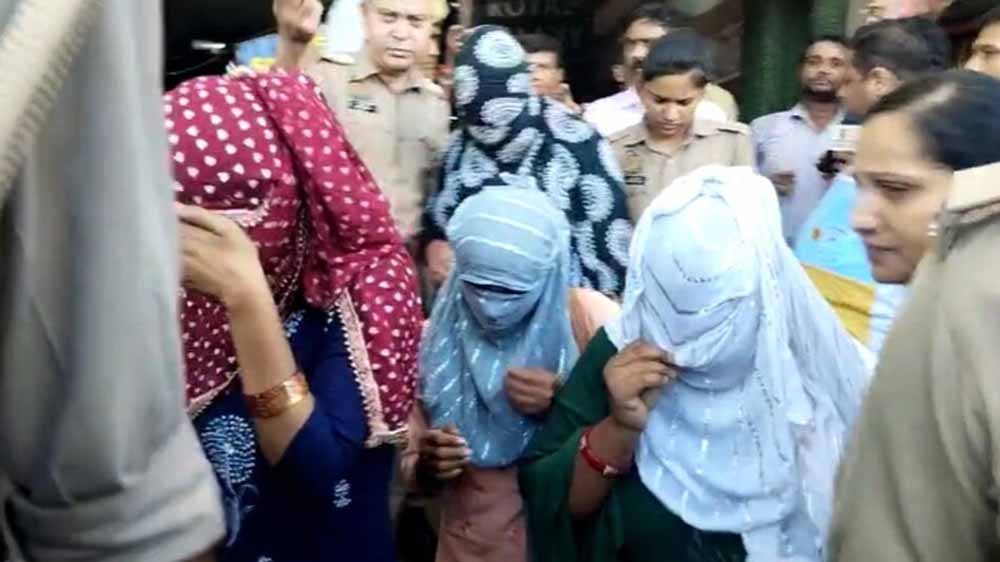 कानपुर में कांग्रेस नेता के होटल से सेक्स रैकेट पकड़ा गया, पुलिस बनी ग्राहक, 7 लड़कियां-4 युवक हिरासत में 1 kanpur1