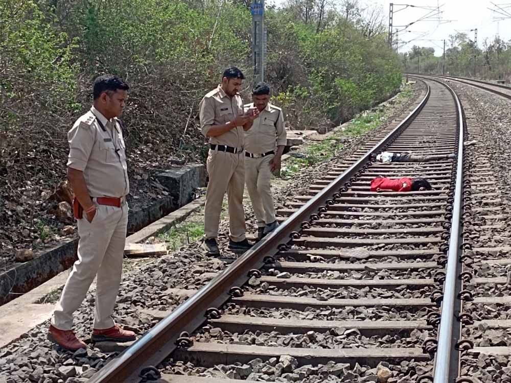 रेलवे ट्रैक पर युवक-युवती के कटे शव, प्रेम कहानी का दर्दनाक अंत होने की आशंका 1 patri1