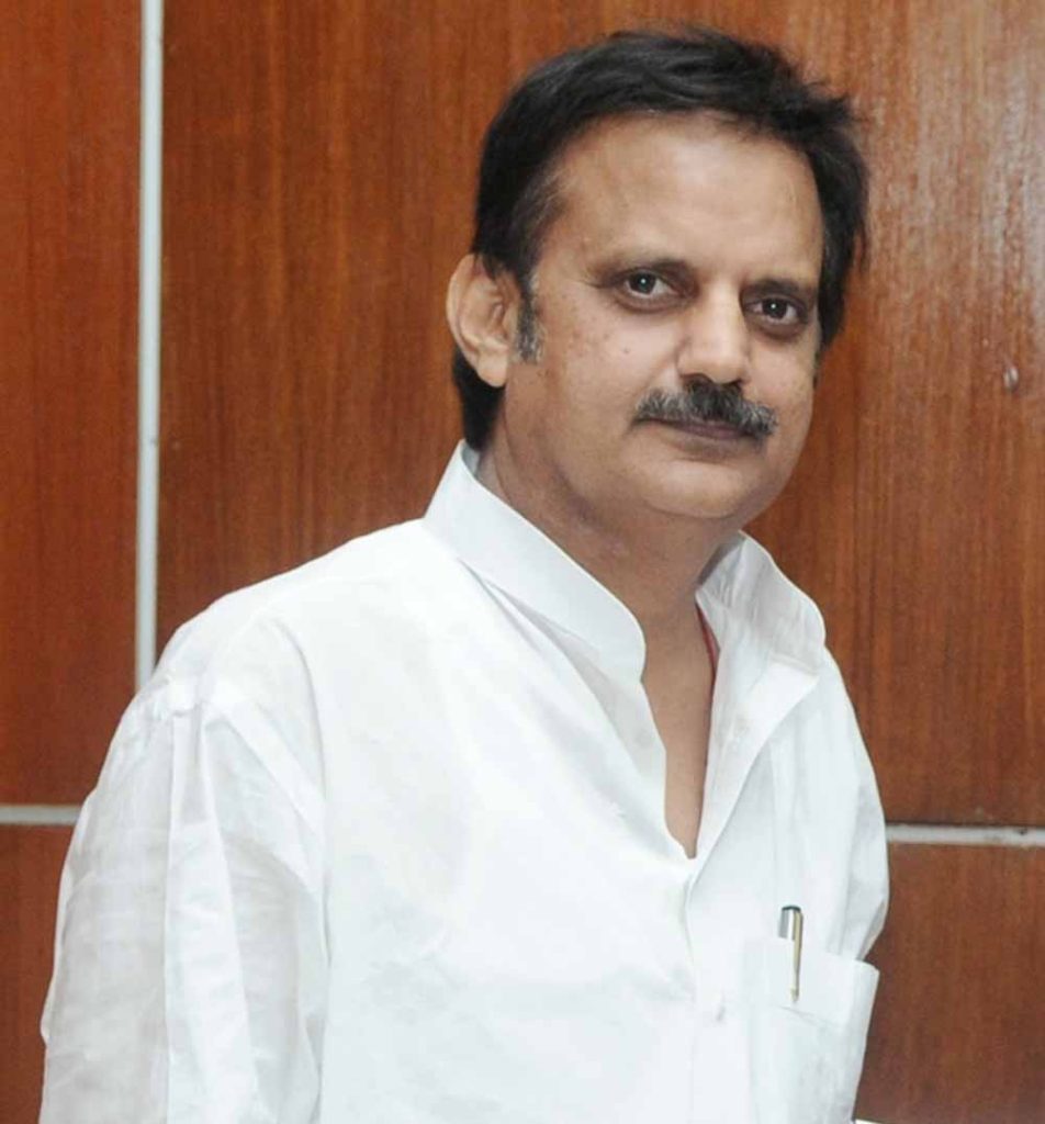 स्वास्थ्य सेवाओं को जन-जन तक पहुंचाने में पूर्ण समर्पण और निष्ठा से करें कार्य : उप मुख्यमंत्री शुक्ल