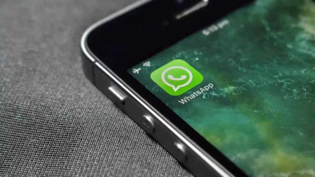 धमाकेदार अपडेट! WhatsApp स्टेटस में आया कोलाज, म्यूजिक स्टीकर और कई नई खूबियां